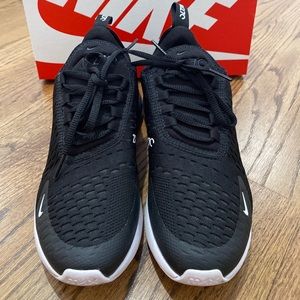 nike airmax 270 size:5.5Y